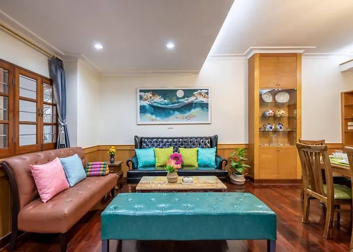 At Nana-5bed, Center, Nana Bts, Mbk, World, Siam * Bangkok