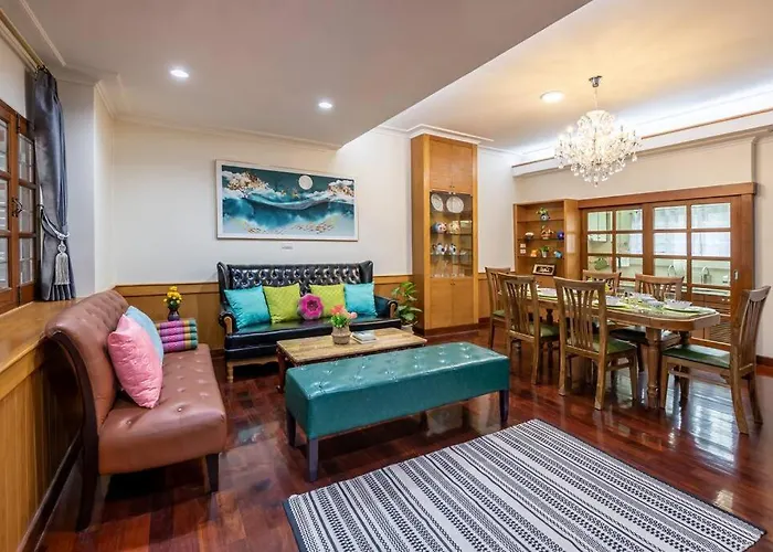 At Nana-5bed, Center, Nana Bts, Mbk, World, Siam * Bangkok